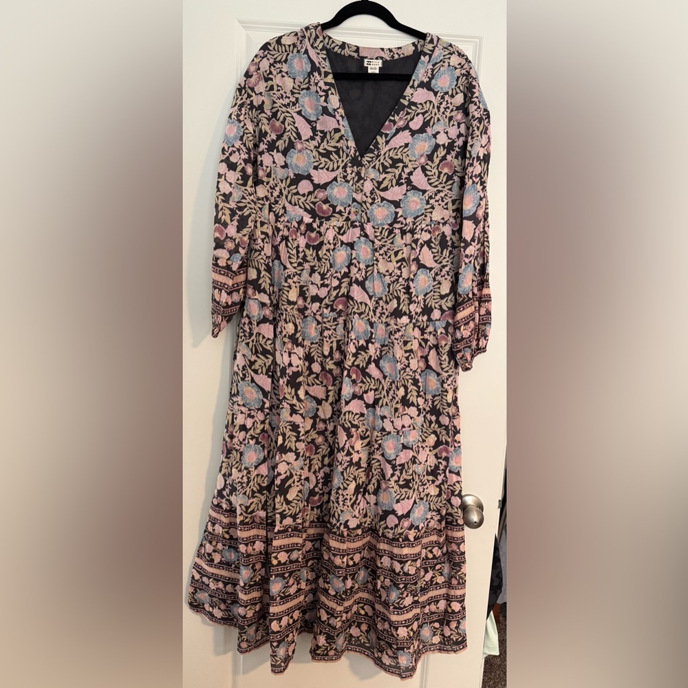 NWT Billabong Floral V-Neck Maxi Dress